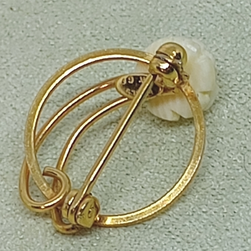 * vintage signed Wells 14K gold filled hand carved flower pin brooch - Picture 6 of 6